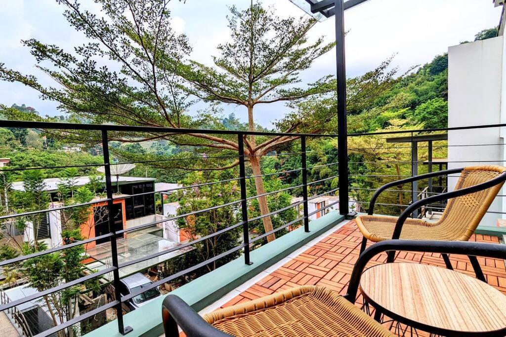 Cottonwood Pramestha Dago - Bbq Jacuzzi Netflix